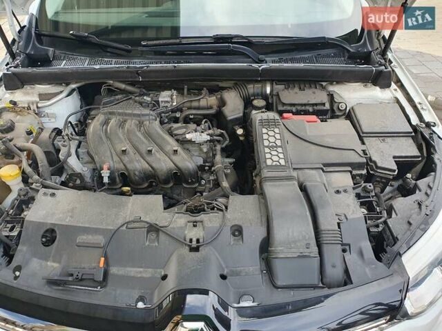 Белый Рено Меган, объемом двигателя 1.6 л и пробегом 172 тыс. км за 11500 $, фото 2 на Automoto.ua