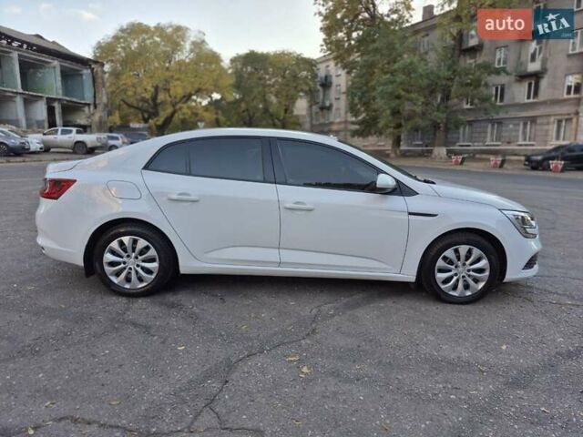 Белый Рено Меган, объемом двигателя 1.6 л и пробегом 143 тыс. км за 14000 $, фото 12 на Automoto.ua