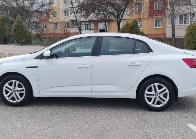 Белый Рено Меган, объемом двигателя 1.6 л и пробегом 137 тыс. км за 13900 $, фото 1 на Automoto.ua