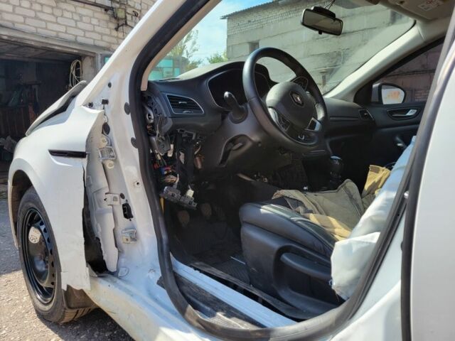 Белый Рено Меган, объемом двигателя 1.6 л и пробегом 63 тыс. км за 7000 $, фото 5 на Automoto.ua