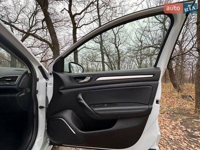 Білий Рено Меган, об'ємом двигуна 1.46 л та пробігом 144 тис. км за 15500 $, фото 8 на Automoto.ua