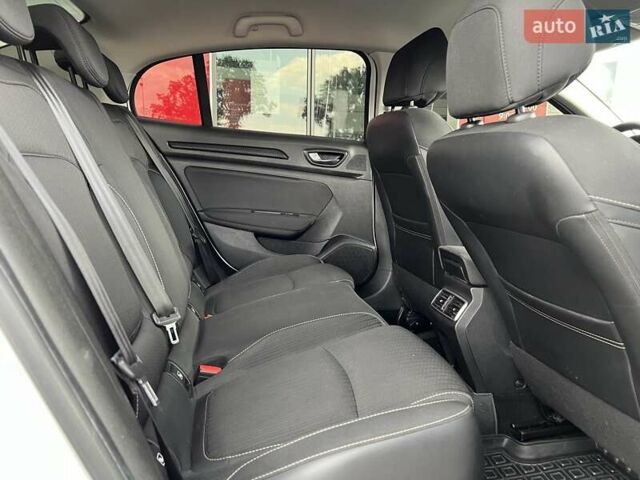 Білий Рено Меган, об'ємом двигуна 1.46 л та пробігом 107 тис. км за 14036 $, фото 11 на Automoto.ua