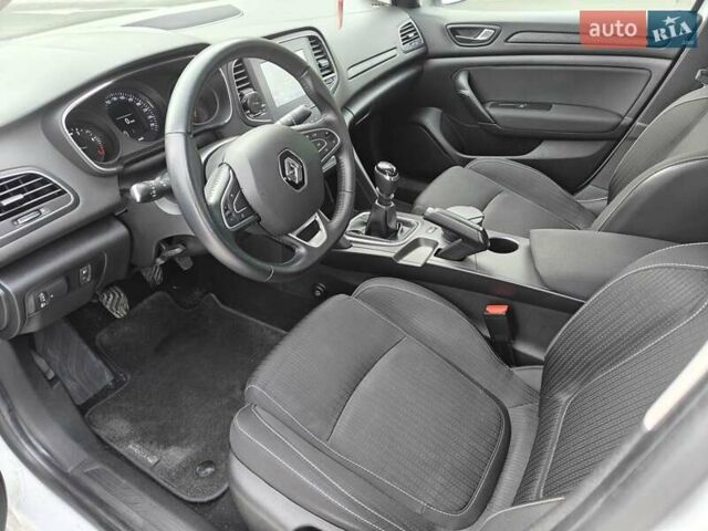 Белый Рено Меган, объемом двигателя 1.46 л и пробегом 75 тыс. км за 15500 $, фото 28 на Automoto.ua