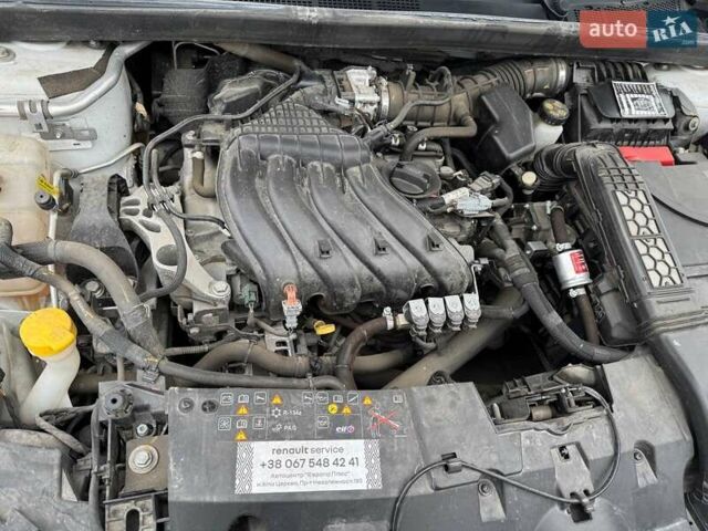 Белый Рено Меган, объемом двигателя 1.6 л и пробегом 35 тыс. км за 13299 $, фото 12 на Automoto.ua