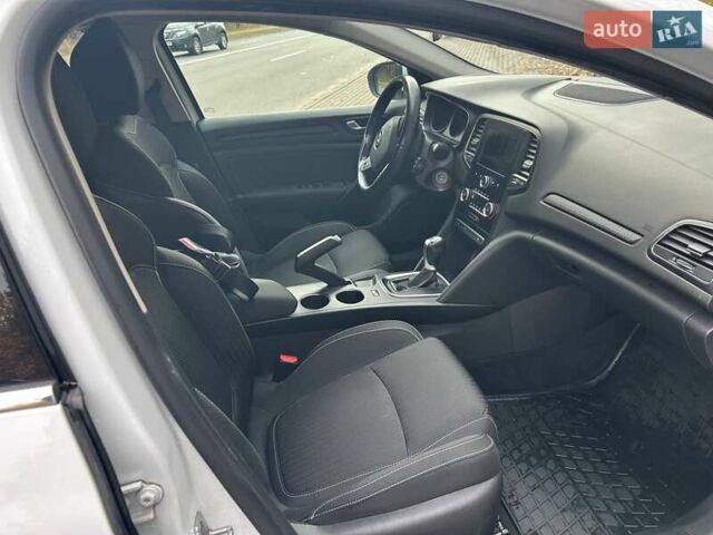 Белый Рено Меган, объемом двигателя 1.46 л и пробегом 144 тыс. км за 15300 $, фото 7 на Automoto.ua