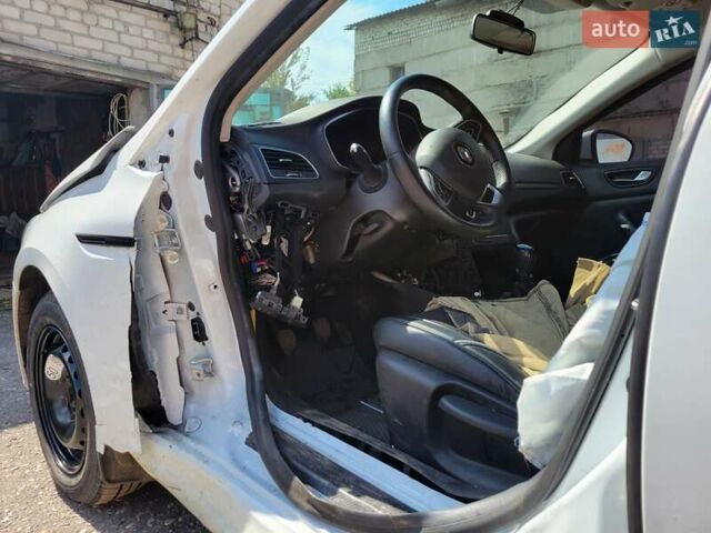 Белый Рено Меган, объемом двигателя 1.6 л и пробегом 63 тыс. км за 8000 $, фото 6 на Automoto.ua