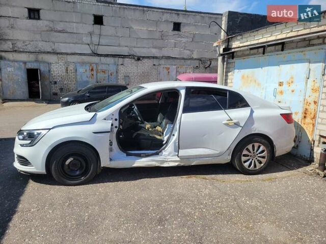 Белый Рено Меган, объемом двигателя 1.6 л и пробегом 63 тыс. км за 8000 $, фото 8 на Automoto.ua