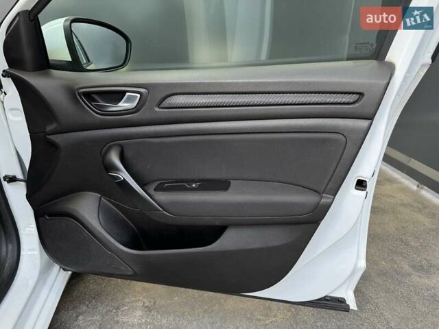 Белый Рено Меган, объемом двигателя 1.5 л и пробегом 102 тыс. км за 14800 $, фото 47 на Automoto.ua