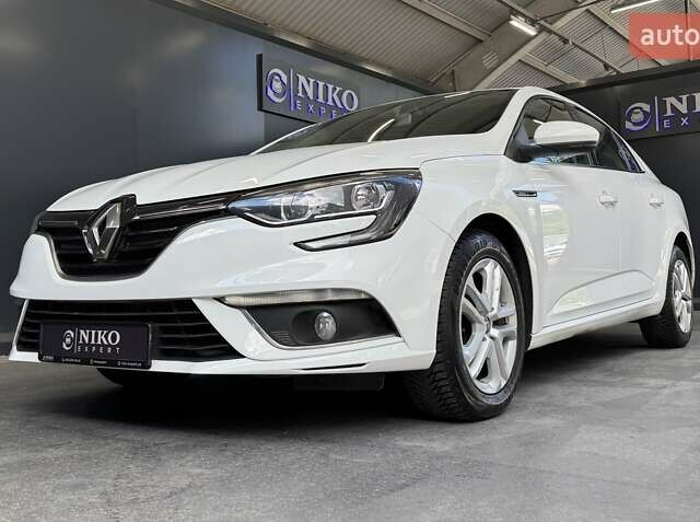 Белый Рено Меган, объемом двигателя 1.5 л и пробегом 102 тыс. км за 14800 $, фото 4 на Automoto.ua