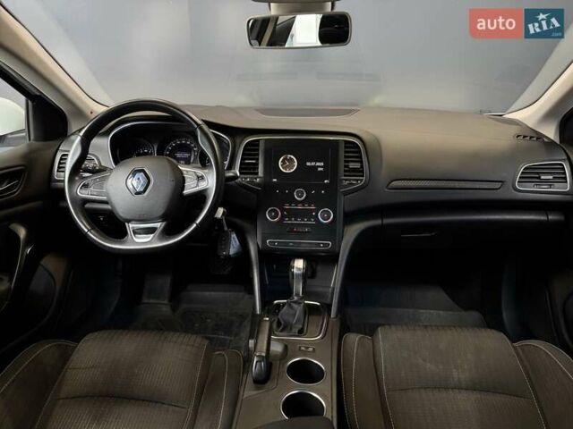 Белый Рено Меган, объемом двигателя 1.5 л и пробегом 102 тыс. км за 14800 $, фото 37 на Automoto.ua