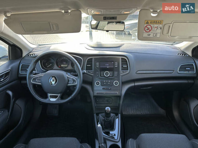 Білий Рено Меган, об'ємом двигуна 1.6 л та пробігом 77 тис. км за 15900 $, фото 7 на Automoto.ua