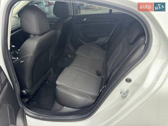 Білий Рено Меган, об'ємом двигуна 1.6 л та пробігом 52 тис. км за 13200 $, фото 5 на Automoto.ua