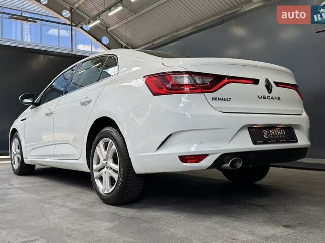 Белый Рено Меган, объемом двигателя 1.5 л и пробегом 102 тыс. км за 14800 $, фото 13 на Automoto.ua