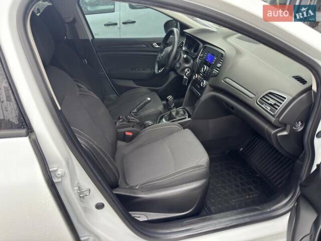 Білий Рено Меган, об'ємом двигуна 1.6 л та пробігом 52 тис. км за 13200 $, фото 9 на Automoto.ua