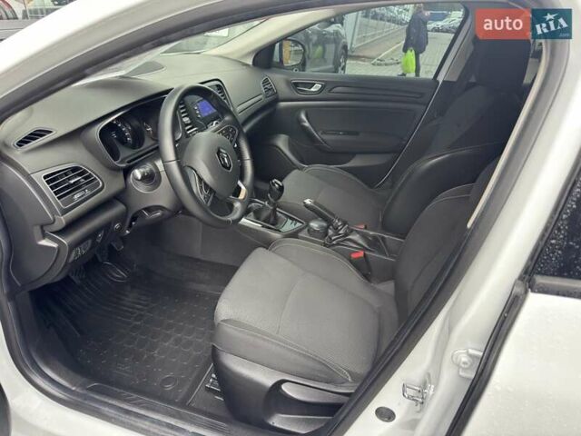 Білий Рено Меган, об'ємом двигуна 1.6 л та пробігом 52 тис. км за 13200 $, фото 6 на Automoto.ua