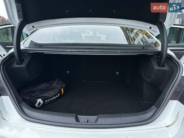 Белый Рено Меган, объемом двигателя 1.46 л и пробегом 100 тыс. км за 21000 $, фото 12 на Automoto.ua