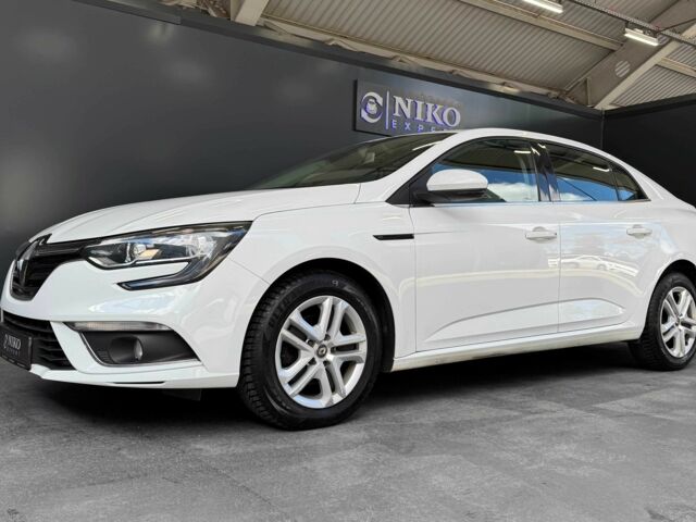 Белый Рено Меган, объемом двигателя 1.5 л и пробегом 102 тыс. км за 13500 $, фото 1 на Automoto.ua