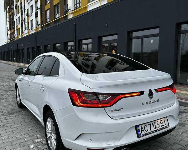 Белый Рено Меган, объемом двигателя 1.46 л и пробегом 100 тыс. км за 21000 $, фото 3 на Automoto.ua