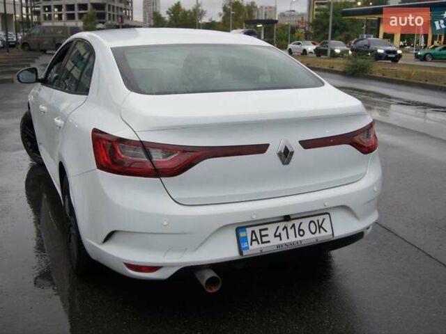 Білий Рено Меган, об'ємом двигуна 1.6 л та пробігом 117 тис. км за 11999 $, фото 9 на Automoto.ua