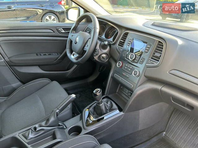 Білий Рено Меган, об'ємом двигуна 1.6 л та пробігом 77 тис. км за 15900 $, фото 8 на Automoto.ua