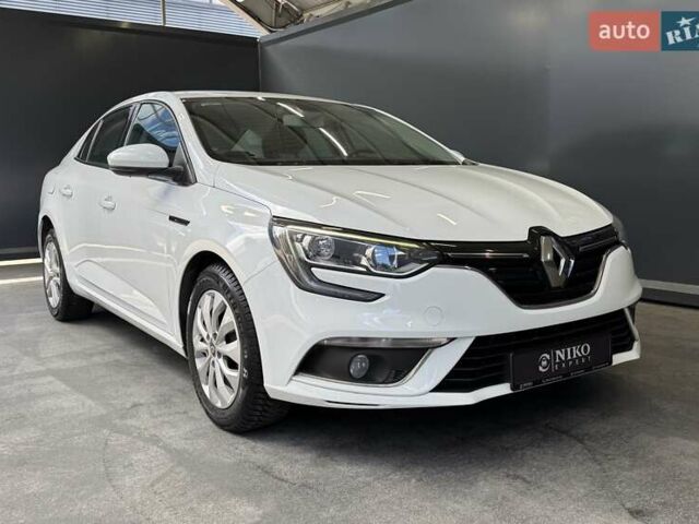 Белый Рено Меган, объемом двигателя 1.5 л и пробегом 102 тыс. км за 14800 $, фото 31 на Automoto.ua