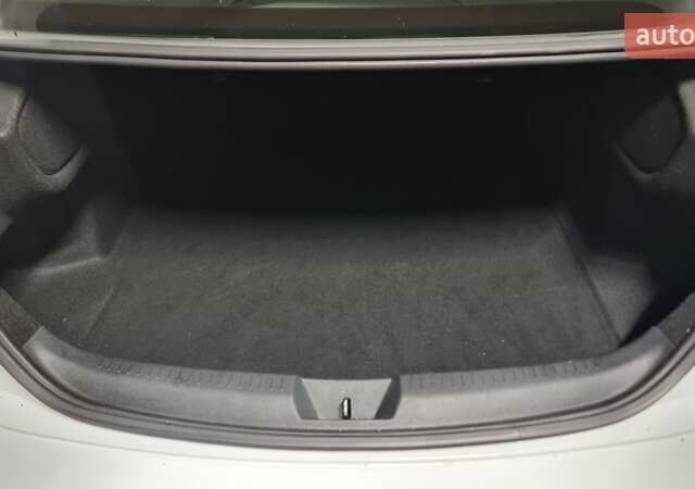 Белый Рено Меган, объемом двигателя 1.46 л и пробегом 80 тыс. км за 14400 $, фото 13 на Automoto.ua