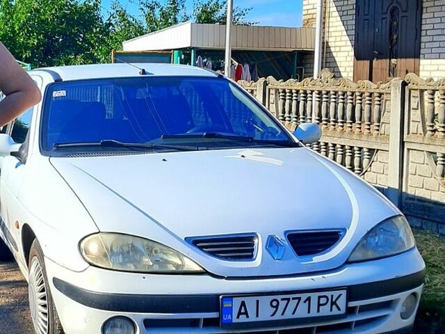 Белый Рено Меган, объемом двигателя 1.6 л и пробегом 275 тыс. км за 3200 $, фото 1 на Automoto.ua