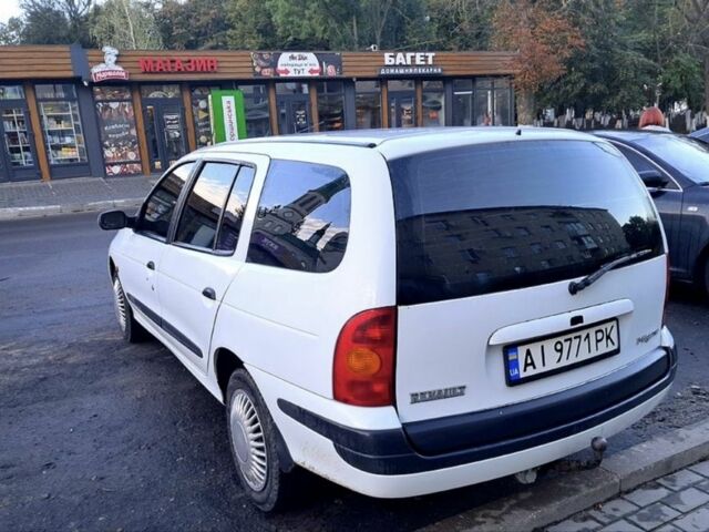 Белый Рено Меган, объемом двигателя 1.6 л и пробегом 290 тыс. км за 2600 $, фото 2 на Automoto.ua