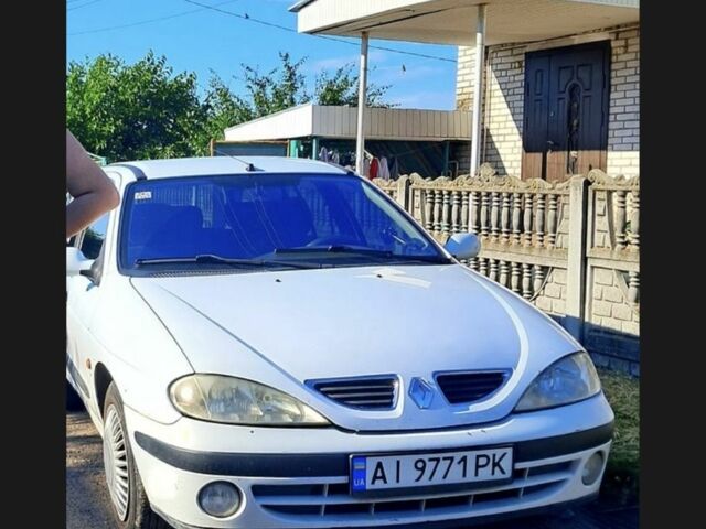 Белый Рено Меган, объемом двигателя 1.6 л и пробегом 290 тыс. км за 2600 $, фото 1 на Automoto.ua
