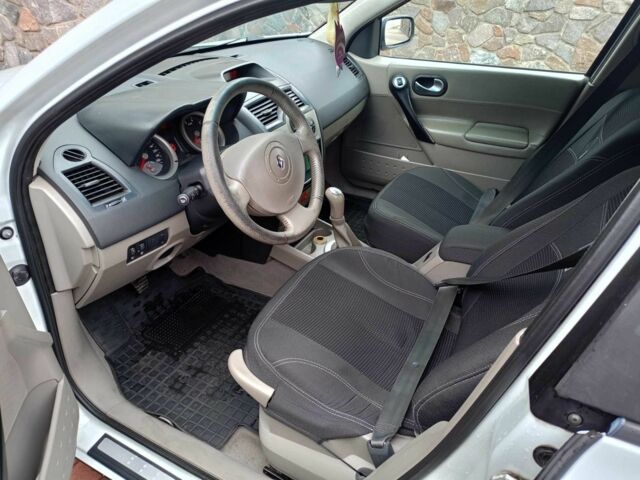 Білий Рено Меган, об'ємом двигуна 1.6 л та пробігом 258 тис. км за 3500 $, фото 3 на Automoto.ua