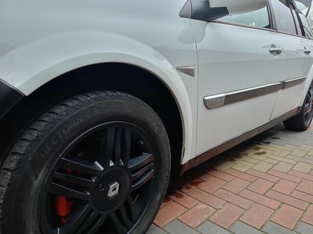 Білий Рено Меган, об'ємом двигуна 1.6 л та пробігом 258 тис. км за 3500 $, фото 1 на Automoto.ua