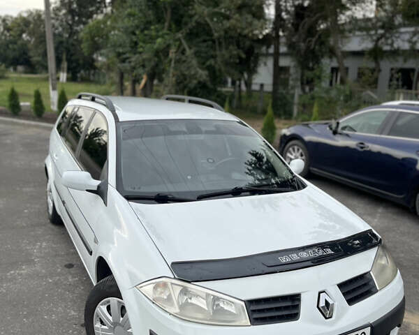 Рено Меган 2004 в Киеве на Automoto.ua Белый Рено Меган, объемом двигателя 1.6 л и пробегом 234 тыс. км за 4999 $, фото 1 на Automoto.ua