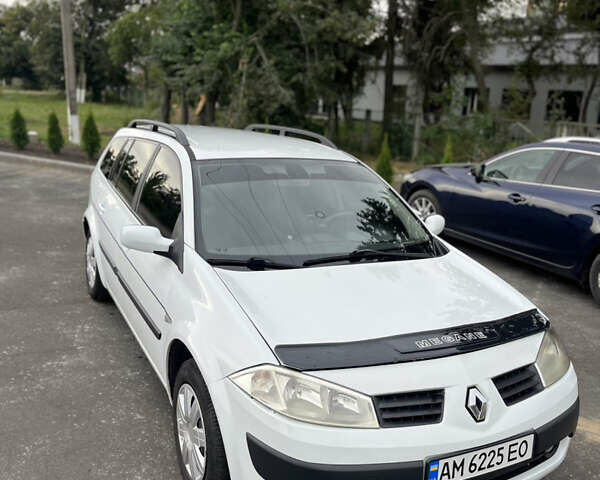 Белый Рено Меган, объемом двигателя 1.6 л и пробегом 233 тыс. км за 5100 $, фото 2 на Automoto.ua
