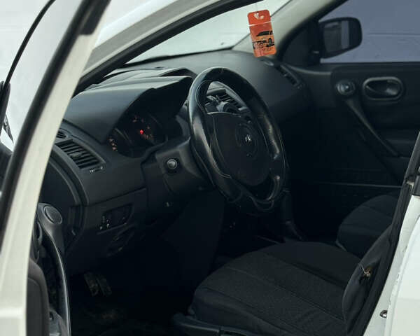 Белый Рено Меган, объемом двигателя 1.5 л и пробегом 386 тыс. км за 4400 $, фото 6 на Automoto.ua