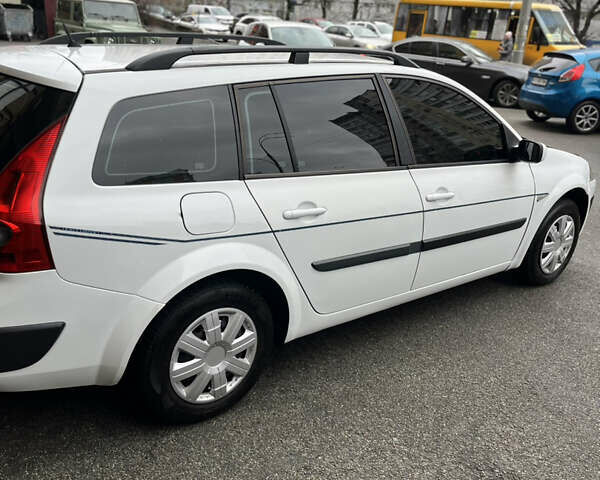 Белый Рено Меган, объемом двигателя 1.6 л и пробегом 236 тыс. км за 4850 $, фото 9 на Automoto.ua