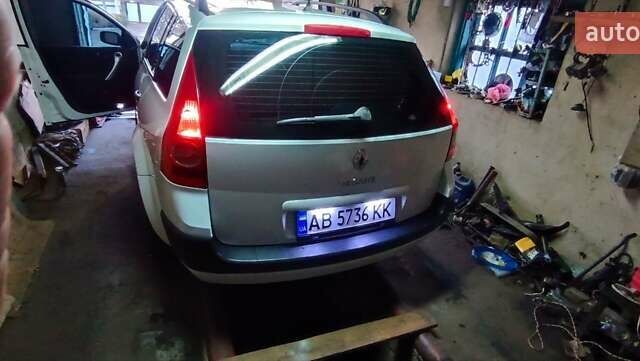 Белый Рено Меган, объемом двигателя 1.6 л и пробегом 232 тыс. км за 4600 $, фото 15 на Automoto.ua