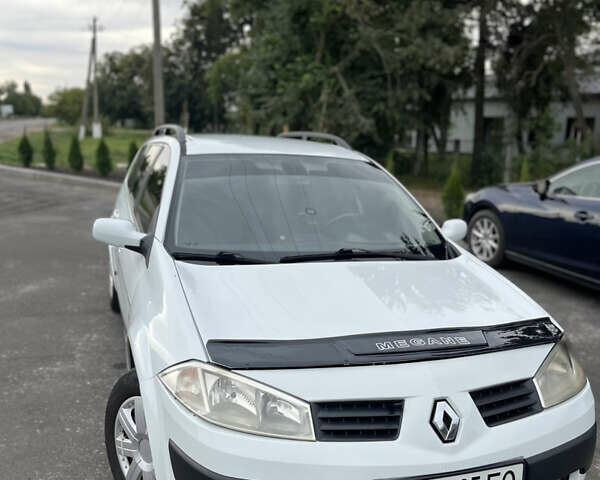 Рено Меган 2004 в Киеве на Automoto.ua Белый Рено Меган, объемом двигателя 1.6 л и пробегом 234 тыс. км за 4999 $, фото 3 на Automoto.ua