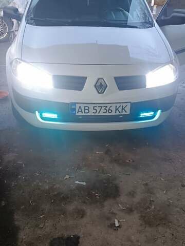 Белый Рено Меган, объемом двигателя 1.6 л и пробегом 232 тыс. км за 4600 $, фото 17 на Automoto.ua