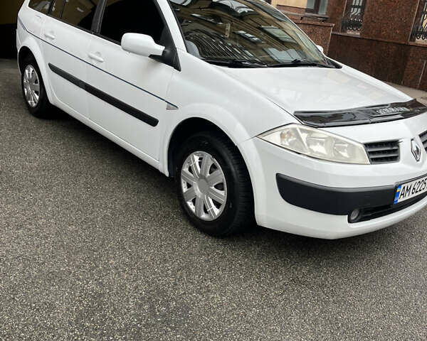 Белый Рено Меган, объемом двигателя 1.6 л и пробегом 236 тыс. км за 4850 $, фото 2 на Automoto.ua