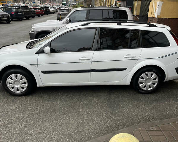 Белый Рено Меган, объемом двигателя 1.6 л и пробегом 236 тыс. км за 4850 $, фото 4 на Automoto.ua