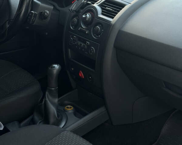 Белый Рено Меган, объемом двигателя 1.5 л и пробегом 386 тыс. км за 4400 $, фото 7 на Automoto.ua