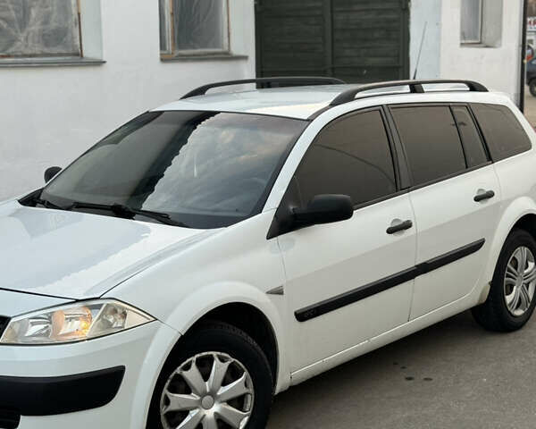 Белый Рено Меган, объемом двигателя 1.5 л и пробегом 386 тыс. км за 4400 $, фото 5 на Automoto.ua