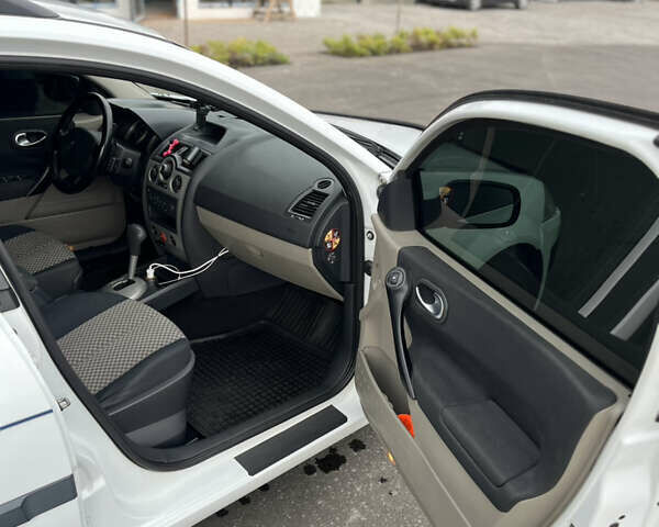 Рено Меган 2004 в Киеве на Automoto.ua Белый Рено Меган, объемом двигателя 1.6 л и пробегом 234 тыс. км за 4999 $, фото 11 на Automoto.ua