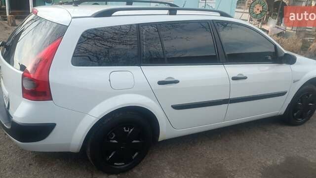 Белый Рено Меган, объемом двигателя 1.6 л и пробегом 232 тыс. км за 4600 $, фото 9 на Automoto.ua