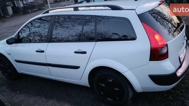 Белый Рено Меган, объемом двигателя 1.6 л и пробегом 232 тыс. км за 4600 $, фото 3 на Automoto.ua