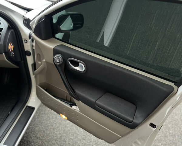 Белый Рено Меган, объемом двигателя 1.6 л и пробегом 236 тыс. км за 4850 $, фото 12 на Automoto.ua