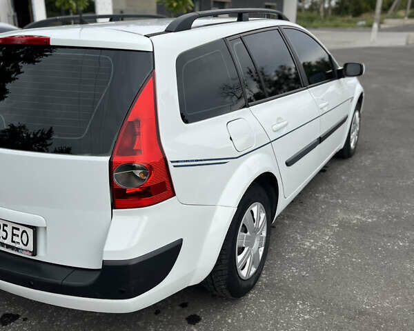 Рено Меган 2004 в Киеве на Automoto.ua Белый Рено Меган, объемом двигателя 1.6 л и пробегом 234 тыс. км за 4999 $, фото 5 на Automoto.ua