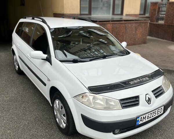 Белый Рено Меган, объемом двигателя 1.6 л и пробегом 236 тыс. км за 4850 $, фото 1 на Automoto.ua