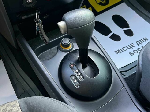 Белый Рено Меган, объемом двигателя 1.6 л и пробегом 200 тыс. км за 3750 $, фото 14 на Automoto.ua