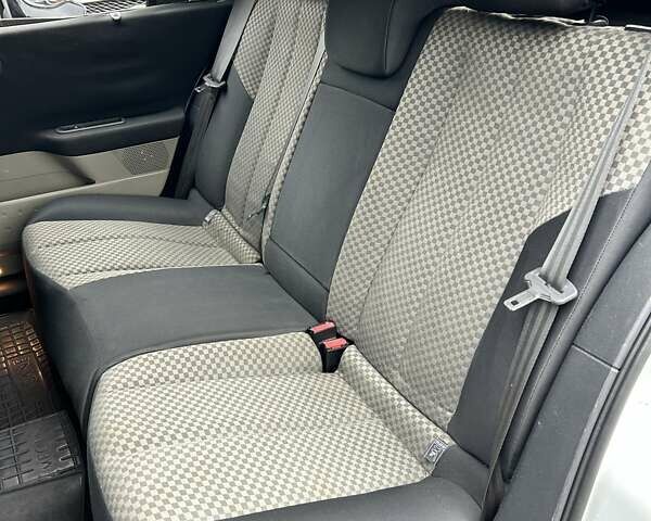 Білий Рено Меган, об'ємом двигуна 1.6 л та пробігом 266 тис. км за 5400 $, фото 15 на Automoto.ua